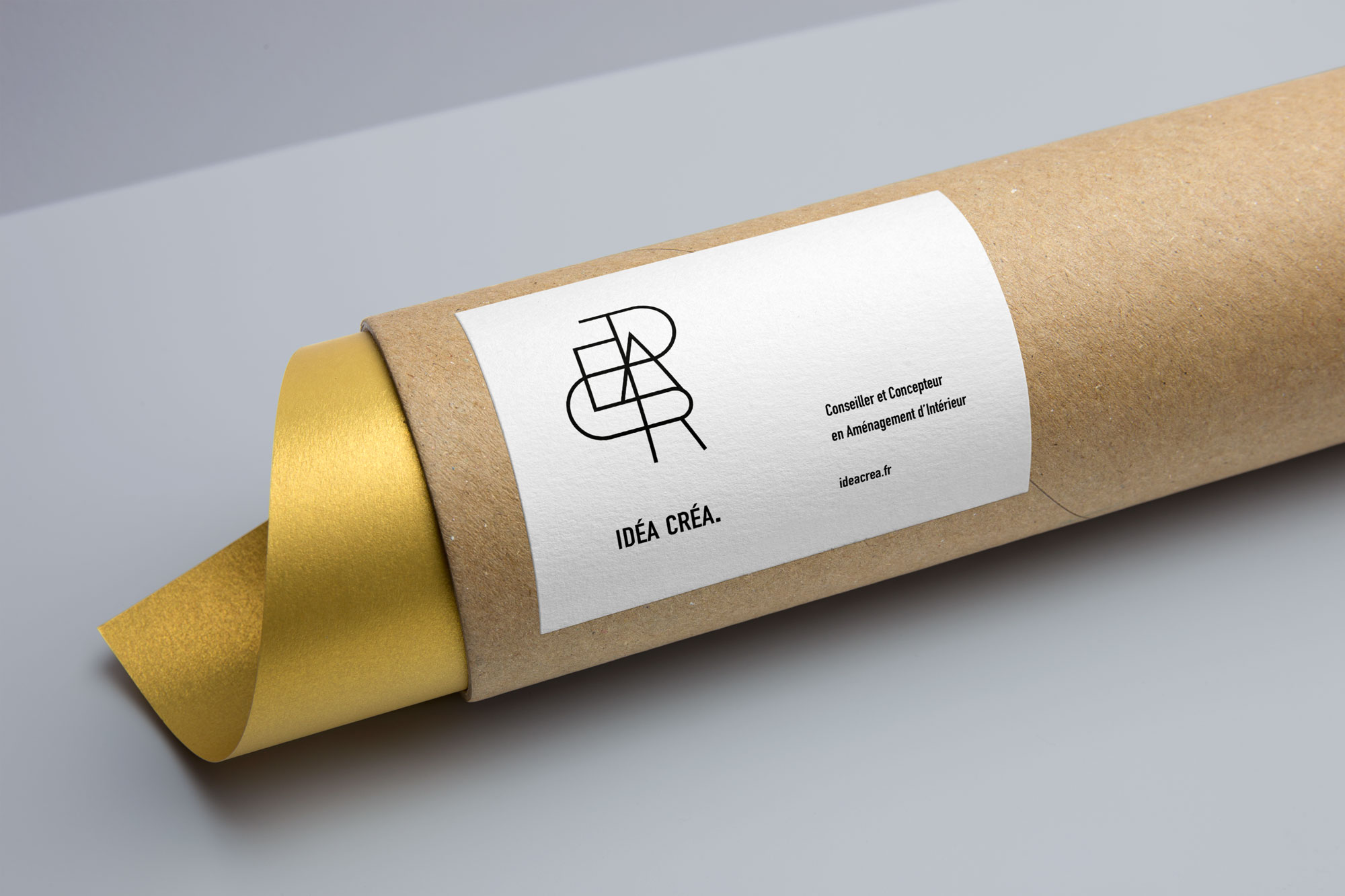 plusieurs couvertures de brochures produits de différentes couleurs